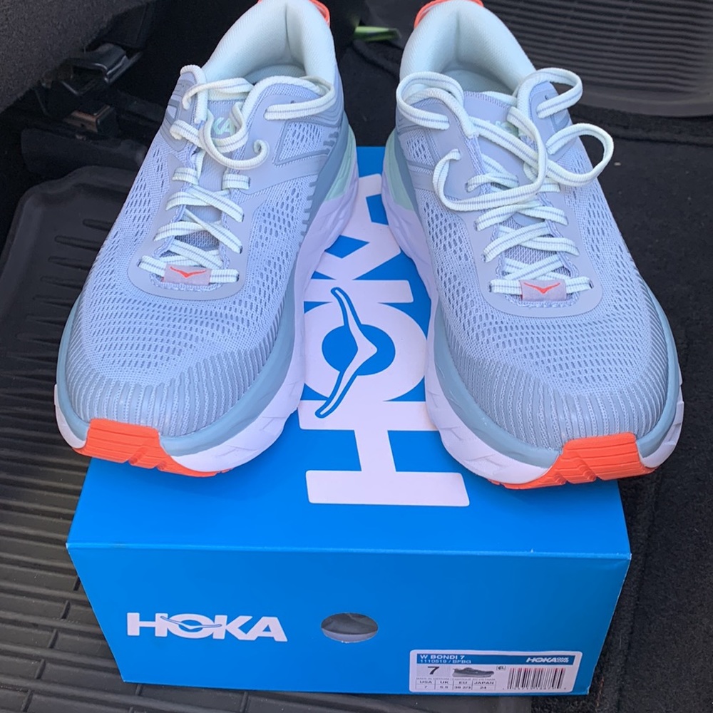 HOKA “Bondi” Womens Running shoes (7) - Only worn once!